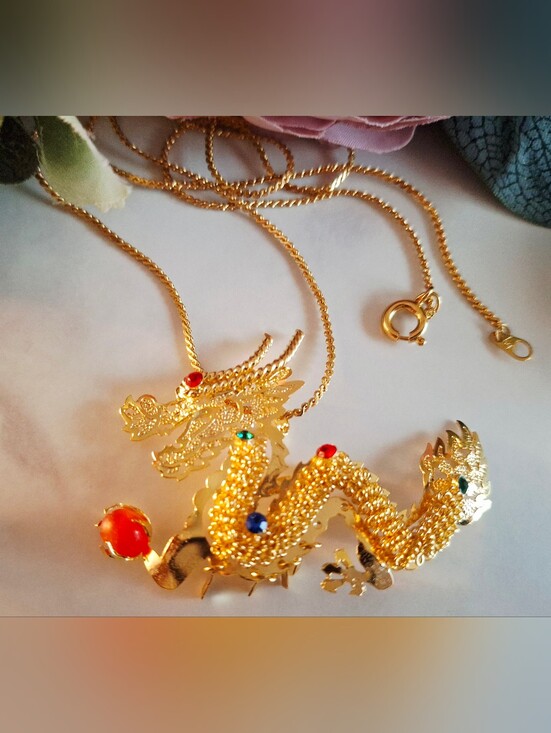 Vintage Jewelry - Vintage 80s ✨️🐉Gold Chinese Dragon Pendant Necklace